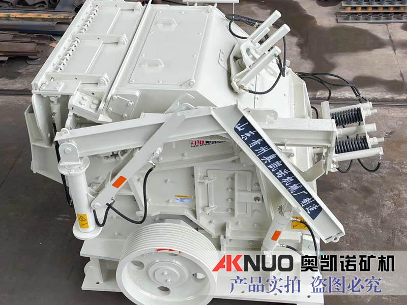 青石制砂機(jī) 青石制砂機(jī)